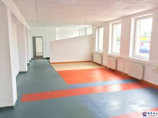 STROJNÍCKA: 71 m2- univerzálne kancelárske, resp. obchod. priestory
