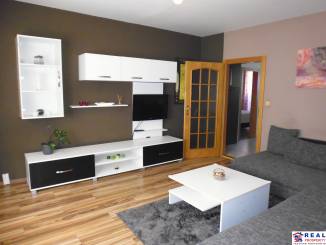 3-izb. byt s loggiou: KOMPLET ZARIADENÝ a ZREKONŠTR., 65 m2 - Lomnická