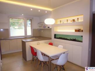 TOP ZREKONŠTRUOVANÝ+ ZARIAD. 5-izb. byt 95 m2+ loggia, vlastné kúrenie