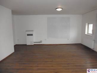 ČAPAJEVOVA: 31 m2 - VOĽNÉ nebytové priestory vhodné na SLUŽBY - 1.p.