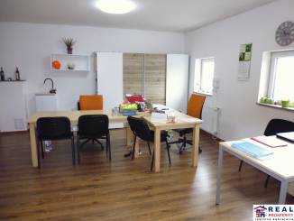 ČAPAJEVOVA: 31 m2 -nebytové priestory s UMÝVADLOM -1.posch.