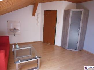 ČAPAJEVOVA: VOĽNÉ nebytové priestory s umývadlom 17 m2 - 1.p.