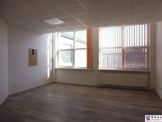 MASARYKOVA: Nebytové priestory 30 m2 - 3.posch., VÝŤAH, parkovanie