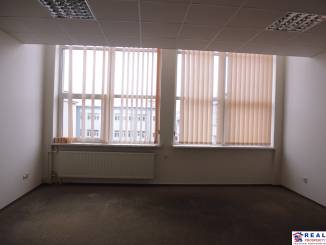 MASARYKOVA: Nebytové priestory 36 m2 - 3.posch., VÝŤAH, parkovanie