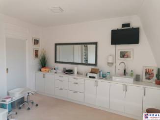 JARKOVÁ: 19,5 m2 - VOĽNÉ nebytové priestory, VODA - ideálne na SLUŽBY 