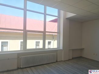 MASARYKOVA: VOĽNÁ kancelária, 46 m2, 3.p. - VÝŤAH + PARKOVANIE