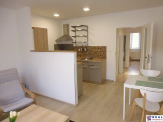 SEKČOV: KOMPLETNE zrekonštruovaný byt so zariadením, 41 m2, 3.NP 