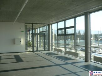 STROJNÍCKA: 172,80 m2 - OBCHODNÉ priest.-VÝŤAH, KLIMATIZÁCIA, REKLAMA