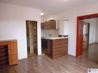 Atypický 1,5-izbový byt, veľký balkón - RADLINSKÉHO - blízko centra
